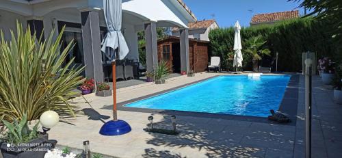 Montauban House | Delightful Chambre d'hôtes with Pool & Oceanfront Views