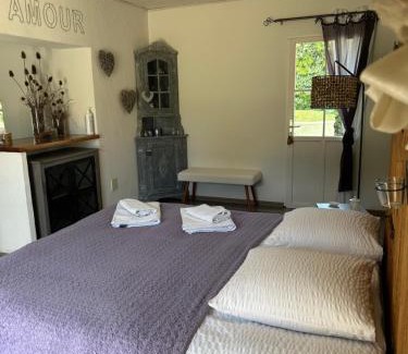 Notre-Dame-de-Riez Bed & Breakfast | Relax at Chambre d'Hôtes Les Trois Châteaux with Pool