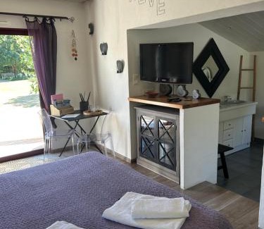 Notre-Dame-de-Riez Bed & Breakfast | Relax at Chambre d'Hôtes Les Trois Châteaux with Pool