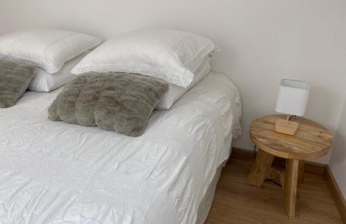 Semblancay Bed & Breakfast | Oceanfront Charm at Chambre d'hôtes indépendante Les Agaphantes
