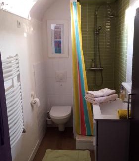 Vittel Bed & Breakfast | Oceanfront Getaway at Chambre d'hôte Jules & Annette