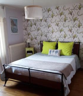 Vittel Bed & Breakfast | Oceanfront Getaway at Chambre d'hôte Jules & Annette
