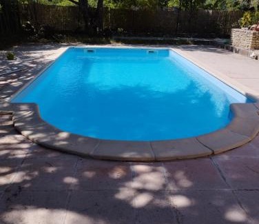 Rustrel Bed & Breakfast | Family-Friendly Retreat at Chambre d’hôtes l’Orange Bleue