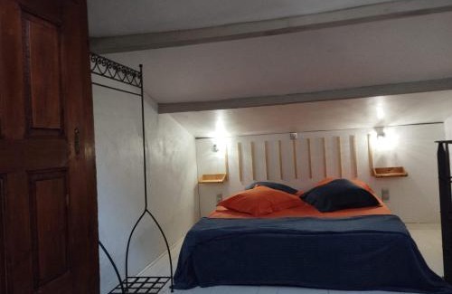 Rustrel Bed & Breakfast | Family-Friendly Retreat at Chambre d’hôtes l’Orange Bleue