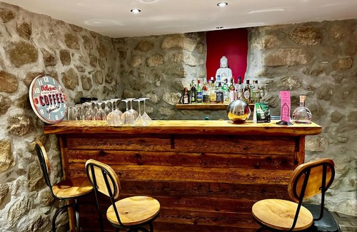 Chabottes House | Discover La Grange des Ecrins: Top-Rated Retreat with Spa