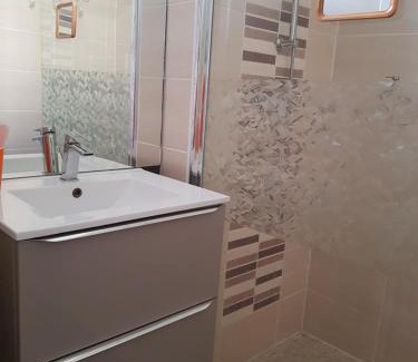 Sathonay-Camp Bed & Breakfast | Family-Friendly Stay at Chambre d'Hôtes La Rose des Vents
