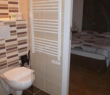 Sathonay-Camp Bed & Breakfast | Family-Friendly Stay at Chambre d'Hôtes La Rose des Vents