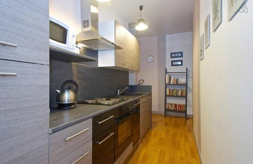 Centre ville - Urbanistes Bed & Breakfast | Inviting Chambre d'hôtes LARIBOISIERE with Family Amenities
