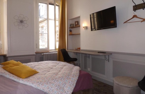 Centre ville - Urbanistes Bed & Breakfast | Inviting Chambre d'hôtes LARIBOISIERE with Family Amenities
