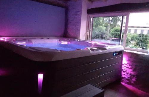 North district House | Relaxing Retreat at Chambre d'Hôtes le Moulin d'Âne Niort