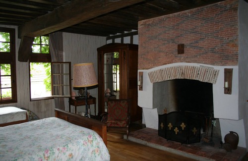 Foucheres Bed & Breakfast | Discover Chambre d’hôtes le Prieuré de Fouchères Oasis