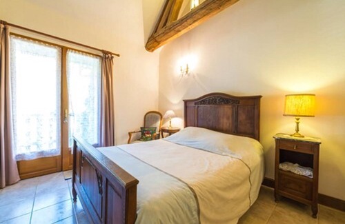 Foucheres Bed & Breakfast | Discover Chambre d’hôtes le Prieuré de Fouchères Oasis