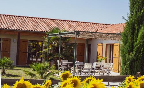 Puechoursi Bed & Breakfast | Discover Chambre d'hôtes Lempery: Oceanfront Bliss Awaits