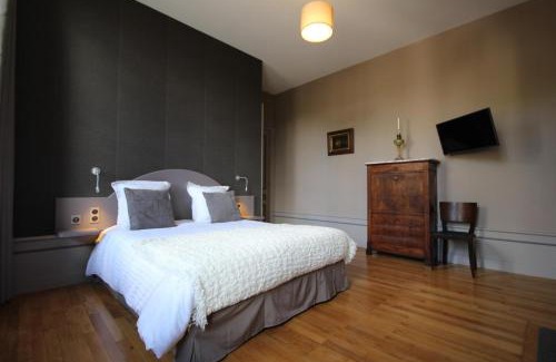 Chauffailles House | Comfortable Stay at Chambre D’hôtes Parc Johan with Great Amenities
