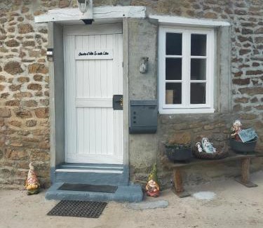 Crozant Bed & Breakfast | Discover Comfort at Chambre d'hôtes Se Sentir Libre Châtaigne