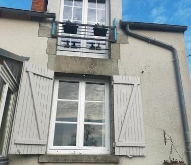 Crozant Bed & Breakfast | Discover Comfort at Chambre d'hôtes Se Sentir Libre Châtaigne