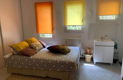 Montfavet Apartment | Relaxing Studio Stay in Montfavet with Pool & Pet Friendly