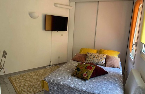 Montfavet Apartment | Relaxing Studio Stay in Montfavet with Pool & Pet Friendly