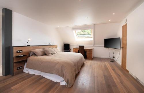 Ploeren Bed & Breakfast | Discover Ty Castel: Family-Friendly Retreat With Pool