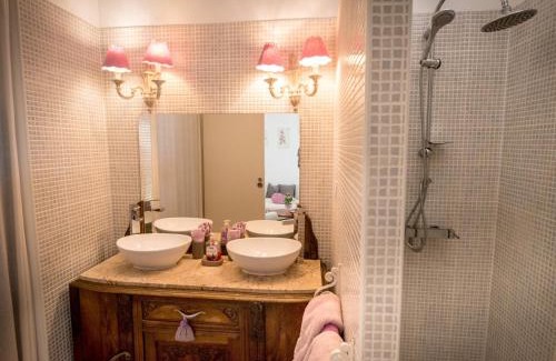 Anatole France House | Inviting Chambre d'Hôtes Villa Ambrosia with Pool & Family Fun