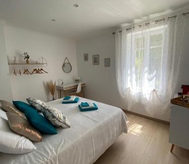 Reillanne Bed & Breakfast | Guest Rated 9.9: Zephyr Libeccio with Oceanfront Pool