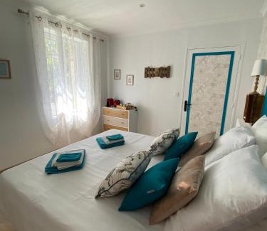 Reillanne Bed & Breakfast | Guest Rated 9.9: Zephyr Libeccio with Oceanfront Pool