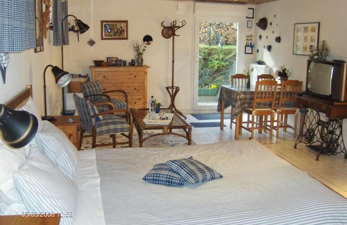 Illkirch-Graffenstaden Bed & Breakfast | Welcoming Chambre d'hôtes Au Canal with Breakfast Included