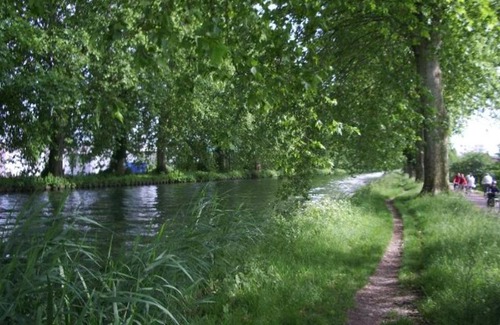 Illkirch-Graffenstaden Bed & Breakfast | Welcoming Chambre d'hôtes Au Canal with Breakfast Included