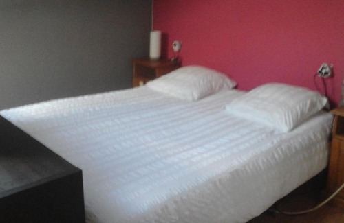 Saint-Julien-les-Gorze House | Cozy Chambre d’hôtes Campagne with Breakfast & Pet Amenities