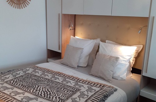 Serviers-et-Labaume Bed & Breakfast | Relax at Chambre D'hôtes "Le Petit Valadas" with Pool & Spa
