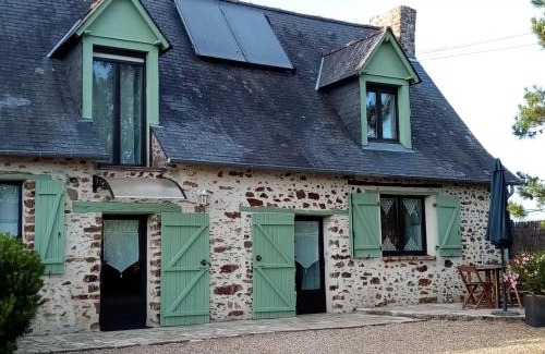 Saint-Ouen-des-Toits Bed & Breakfast | Beautiful Oceanfront Retreat at Chambre d'hôte La Roussière