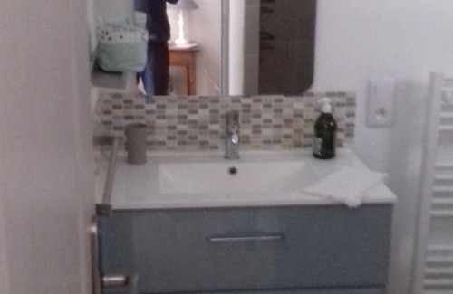 Le Beausset Bed & Breakfast | Inviting Chambre d Hote with Relaxing Pool Amenities