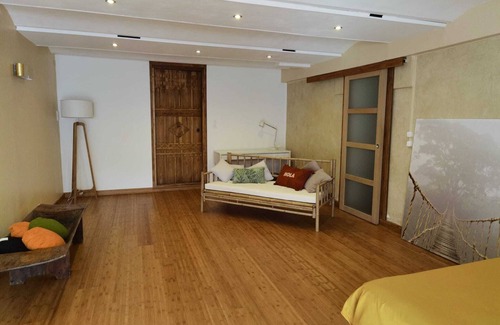 Fontes Bed & Breakfast | Chambre D'hôtes in a former presbytery between sea and lake