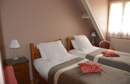 Provins Bed & Breakfast | Discover Le Clos de Provins: Perfect for Families and Dining