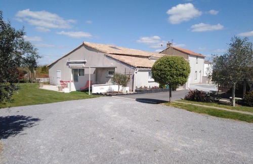 Oree d'Anjou Bed & Breakfast | Welcoming Chambre d'Hotes Les Turpinieres with Breakfast
