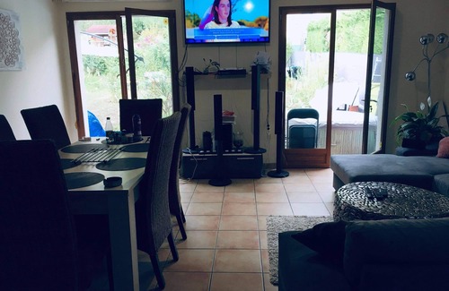 Varambon Villa | Enjoy a Riverside Retreat with Family-Friendly Amenities