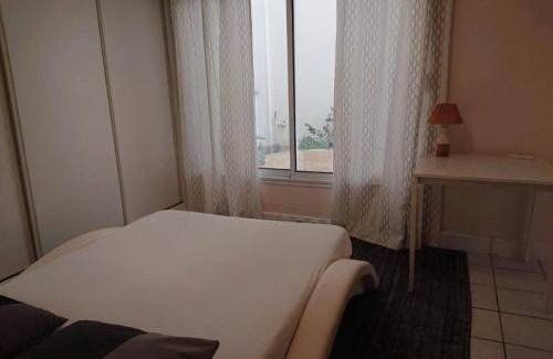 Grand Parc-Paul Doumer House | Inviting Room in Shared Accommodation at Chartrons