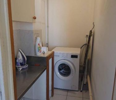 Grand Parc-Paul Doumer House | Inviting Room in Shared Accommodation at Chartrons