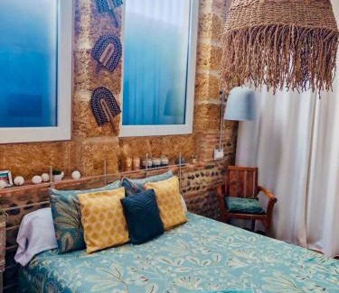 Cazeres-sur-l'Adour House | Cozy Room in a Historic School with Child-Friendly Amenities