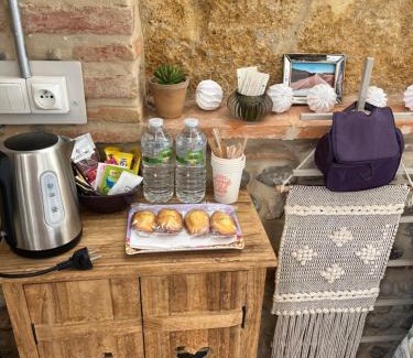 Cazeres-sur-l'Adour House | Cozy Room in a Historic School with Child-Friendly Amenities