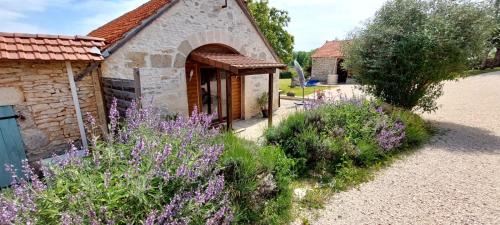 Orniac House | Cozy Oceanfront Gîte with Pool and Family-Friendly Amenities