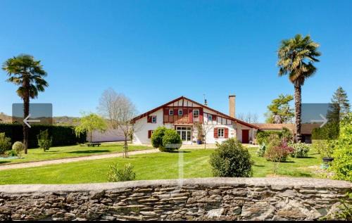 Amendeuix-Oneix House | Chambre dans maison basque typique