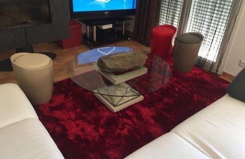 Montrabe House | Cozy Villa Room: Pet & Child Friendly Stay Awaits You