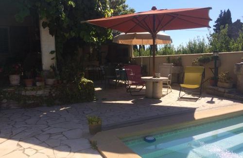 Vallabregues House | Cozy Room in a Villa with Kitchen & Pet-Friendly Amenities