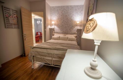 Rochecorbon Bed & Breakfast | Cozy Room in "Le Petit Clouet" - Rochecorbon, Guest Rated 9/10