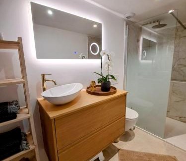 Taradeau Bed & Breakfast | Experience Oceanfront Serenity at Chambre de l Olivier