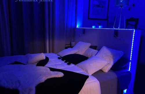 Auvillar Bed & Breakfast | Relax at Chambre de la galerie du port "Douce France"
