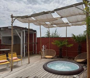Roeze-sur-Sarthe Bed & Breakfast | Beautiful Double Room with Private Bath & Pool Access