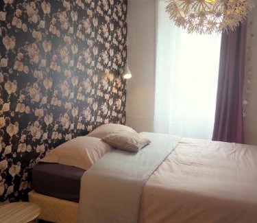 Brehal Hotel | Cozy Double Room Flora for Two with Great Guest Ratings