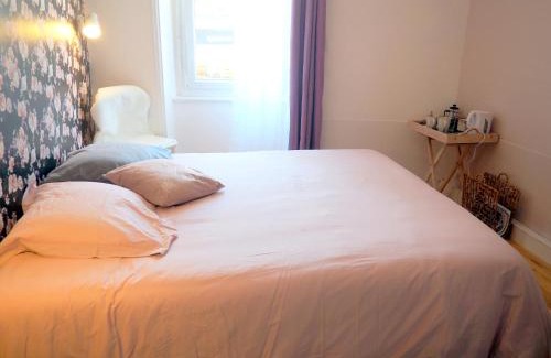 Brehal Hotel | Cozy Double Room Flora for Two with Great Guest Ratings